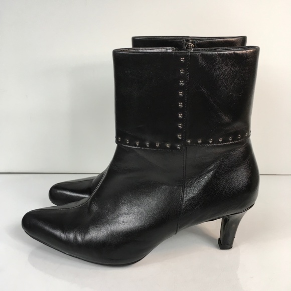 Tahari “Primer” Ankle Boots Black Leather Size 8 - Picture 4 of 7